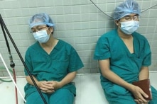 Góc nhìn của một bác sĩ: Tại sao phải đóng tiền rồi mới mổ