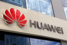 Bloomberg: Doanh thu Huawei sụt giảm sau khi vào danh sách đen của Mỹ