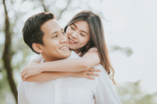 Vì sao gọi tình nghĩa vợ chồng là tình nghĩa “kết tóc phu thê”?