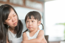 Thói quen ngôn ngữ kỳ lạ khi dạy con của người Việt