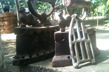Chiếc bàn ủi con gà nhà tôi
