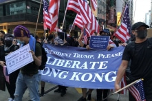 Người biểu tình tới Lãnh sự quán Mỹ, kêu gọi Trump giải phóng Hồng Kông