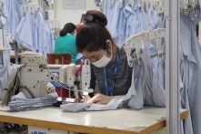 Viêm phổi Vũ Hán tàn phá ngành dệt may, da giày như thế nào?