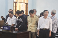 Thao túng đấu thầu thuốc suốt 3 năm, 9 quan chức nhận từ án treo đến 6 năm tù